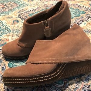 Dr. Scholls suede booties